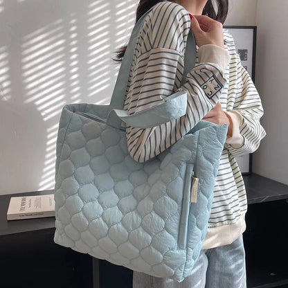Quilted Winter Shoulder Bag: Large Capacity Elegant Cloud Cotton Padded Tote for Fashionable Vacations