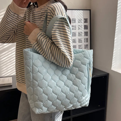 Quilted Winter Shoulder Bag: Large Capacity Elegant Cloud Cotton Padded Tote for Fashionable Vacations