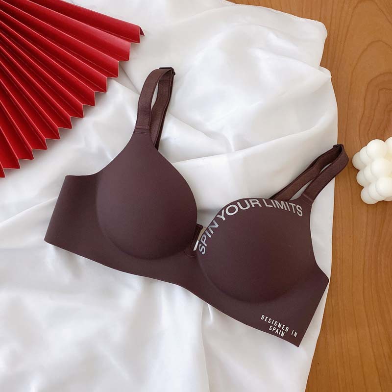 British Letters Wireless Bra – Seamless Comfort & Natural Shaping