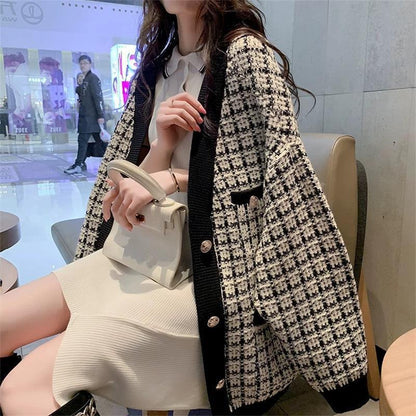 Oversized Knit Plaid Cardigan Sweater – Vintage Autumn/Winter Loose Fit, Thick White & Black Casual Knitwear with Pearl Button